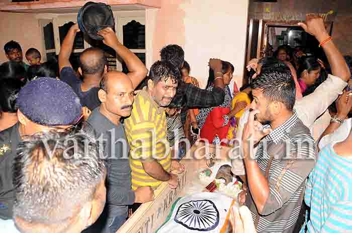 ಹಾಸನ: ಹೃದಯಘಾತದಿಂದ ಮೃತಪಟ್ಟ ಯೋಧನ ಅಂತ್ಯಸಂಸ್ಕಾರ